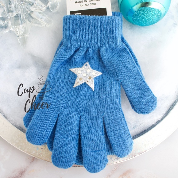 ✨ 2/$15🎄Star Mittens - Picture 4 of 5